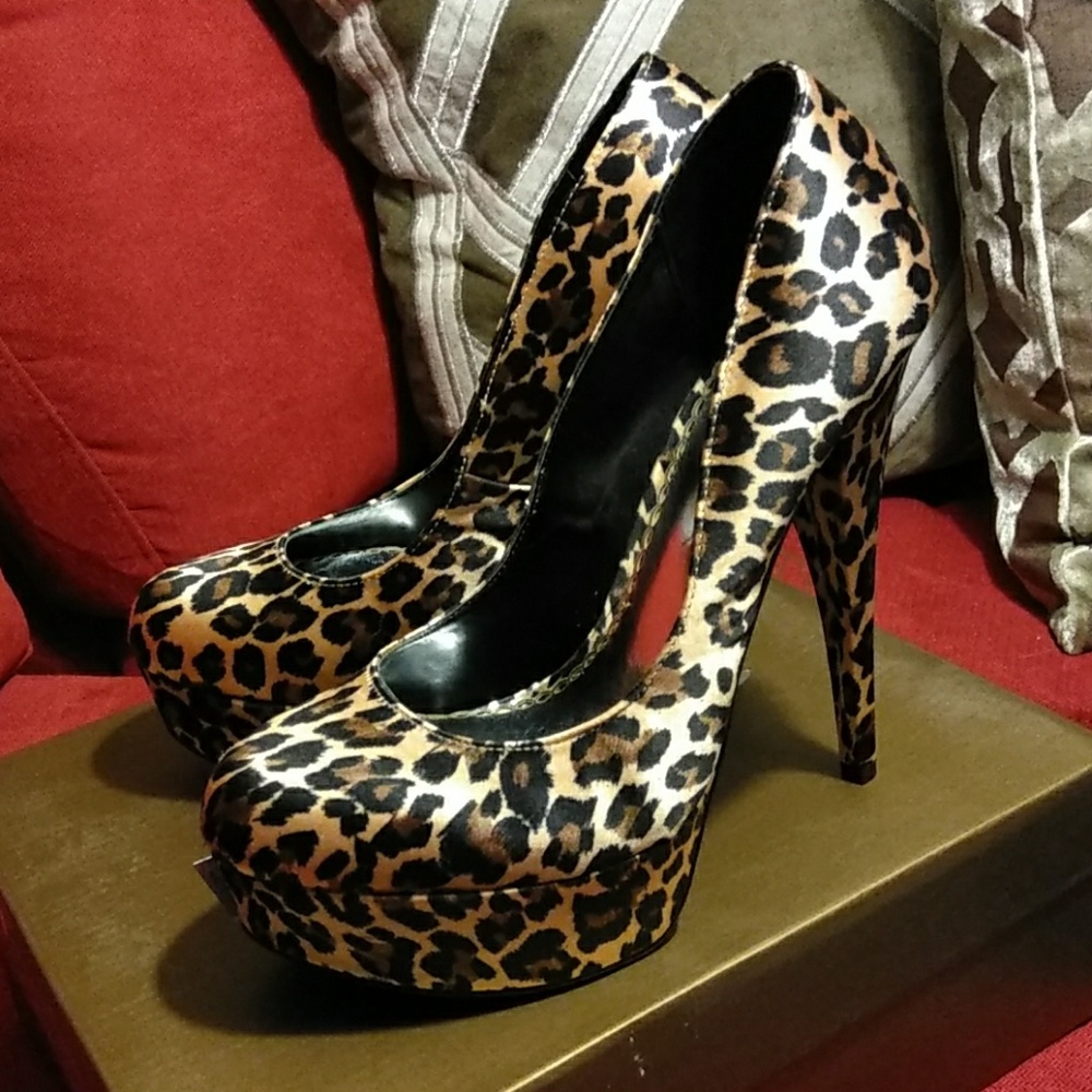 Vintage Bebe New Charli Natcom style in leopard Satin